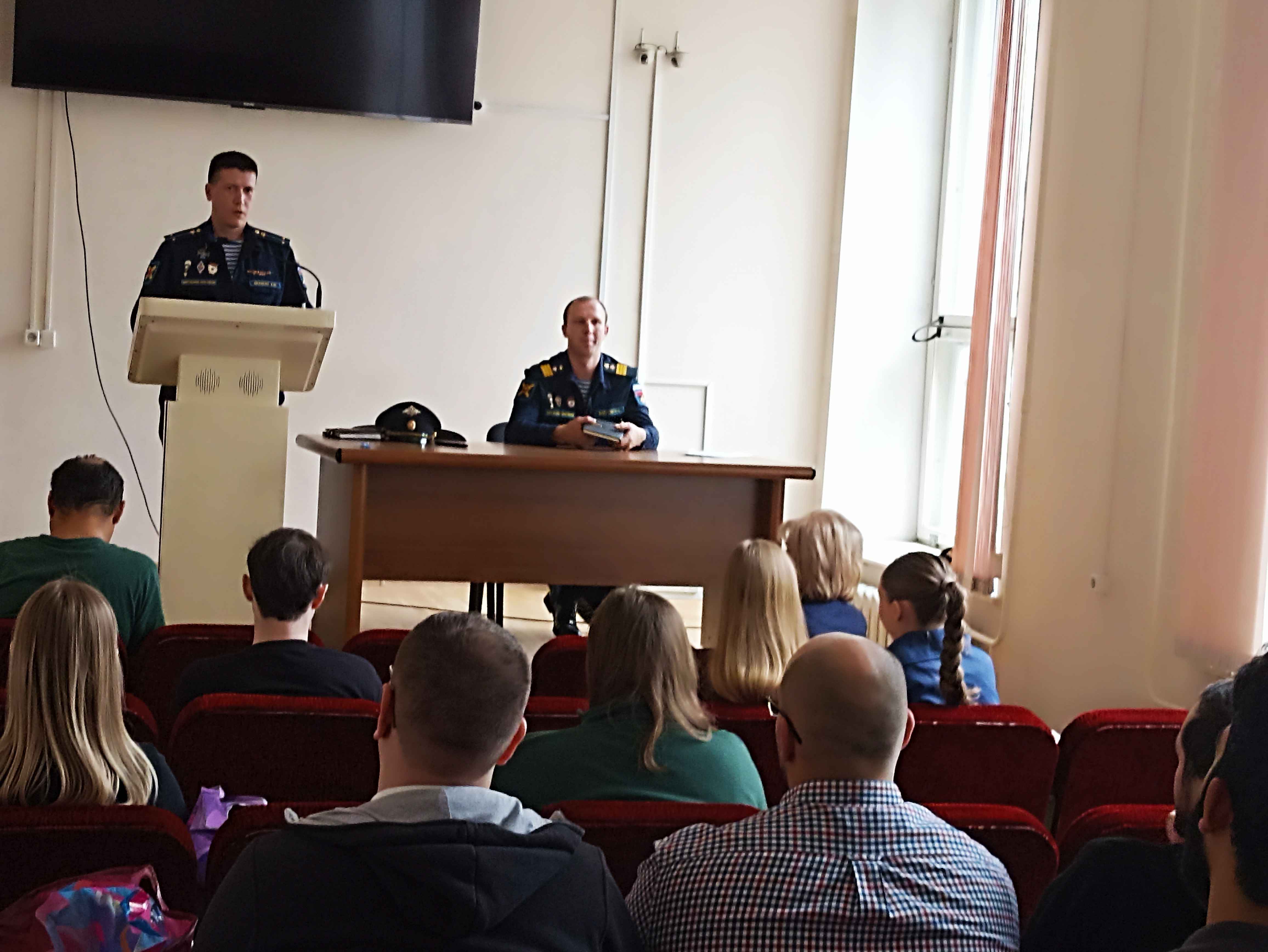 Студентам рассказали о прохождении военной службы по контракту