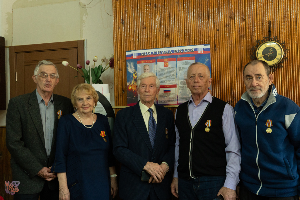 Преподаватели университета награждены памятными медалями