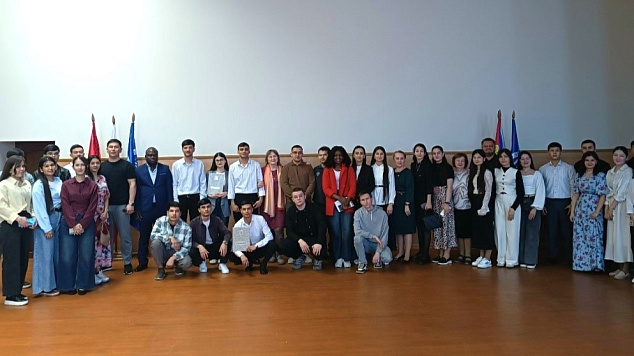 Иностранные студенты и преподаватели ИвГМУ отмечены наградами на конференции «Мир без границ»