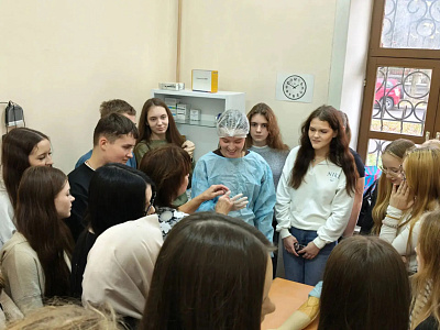 Школьники из Костромы познакомились с медицинскими специальностями 
