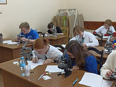 Студенты ИвГМУ — призеры региональной олимпиады по биологии